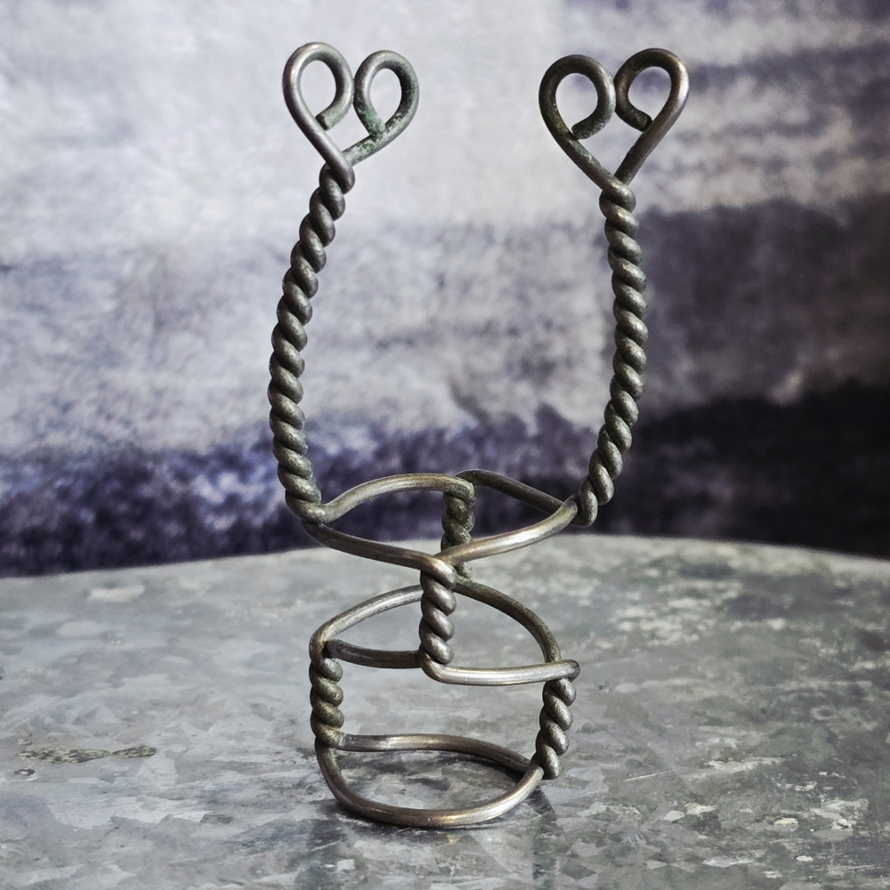 Vintage Twisted Wire Egg Holder / Egg Cup Stand Rustic Farmhouse Kitchen Gadget